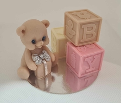 Čokoládová figurka  méďa a dárek + kostky : růžový