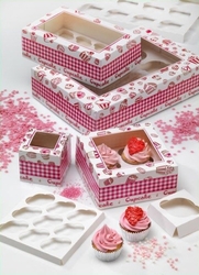 Krabička na muffiny bílo-růžová s cupcakes (na 4 ks)